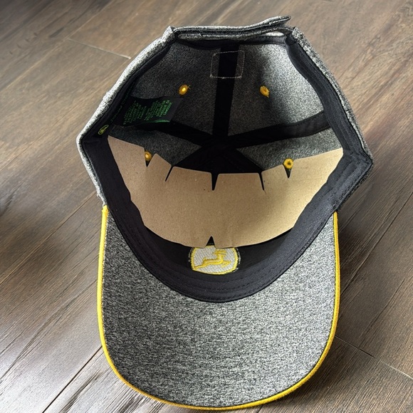 John Deere Velcro back,embroidered logo,6 vent panel,baseball/trucker hat - Picture 7 of 8